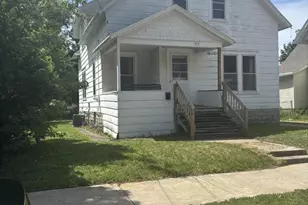 715 Prospect Ave, Oshkosh, WI 54901 - Photo 1
