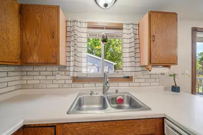 1605 Thornton Drive, Oshkosh, WI 54904 - Photo 9