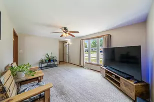 1605 Thornton Dr, Oshkosh, WI 54904 - Photo 5