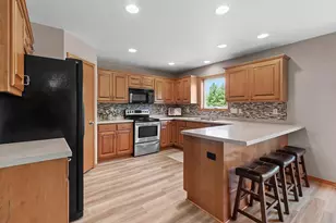 5071 Snapdragon Cir, Little Suamico, WI 54141 - Photo 5