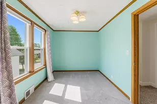 940 W 6th Ave, Oshkosh, WI 54902 - Photo 19