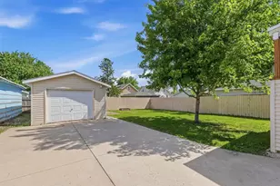 940 W 6th Ave, Oshkosh, WI 54902 - Photo 33