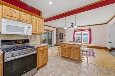 940 W 6th Avenue, Oshkosh, WI 54902 - Photo 11
