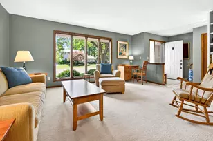 708 Yorkshire Rd, Neenah, WI 54956 - Photo 7