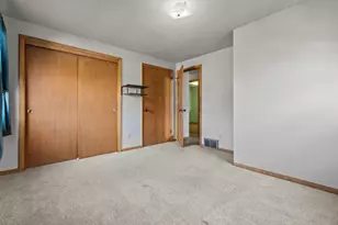 241 Sunset Dr, Menasha, WI 54952 - Photo 9