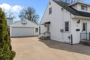 241 Sunset Dr, Menasha, WI 54952 - Photo 33