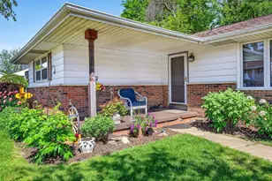 3320 Crestview Dr, Appleton, WI 54915 - Photo 3