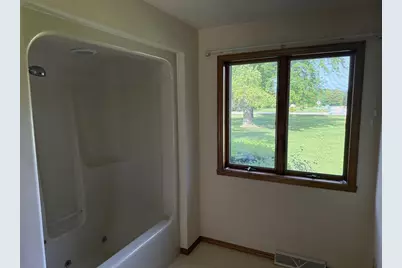 1864 Imperial Road, Oshkosh, WI 54904 - Photo 15