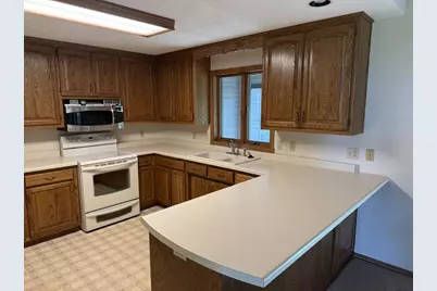 1864 Imperial Road, Oshkosh, WI 54904 - Photo 5