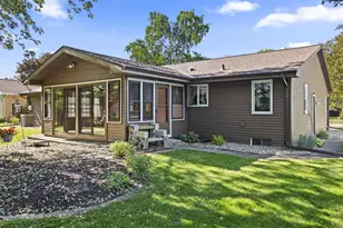 933 E Capitol Dr, Appleton, WI 54911 - Photo 3