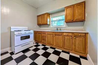 1421 W Bent Avenue, Oshkosh, WI 54901 - Photo 13