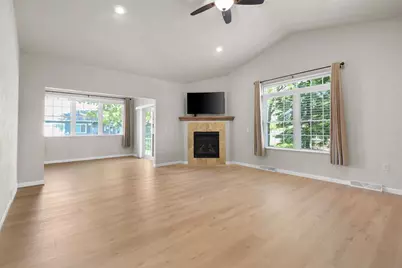 1274 Cameron Circle, Neenah, WI 54956 - Photo 5