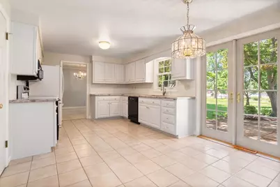 518 Sunrise Lane, Green Bay, WI 54301 - Photo 11