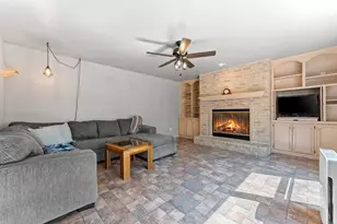 2038 Emerald Dr, Green Bay, WI 54311 - Photo 9