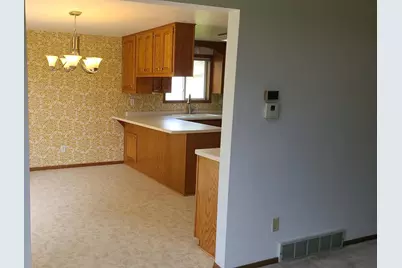 2390 Cedar Ridge Court, Green Bay, WI 54313 - Photo 9