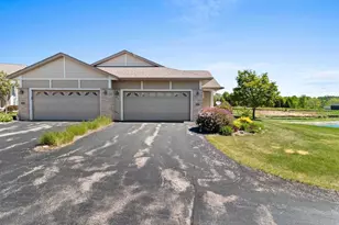 1942 Ravenswood Ln, Manitowoc, WI 54220 - Photo 37