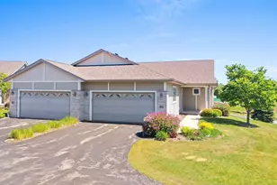 1942 Ravenswood Ln, Manitowoc, WI 54220 - Photo 39