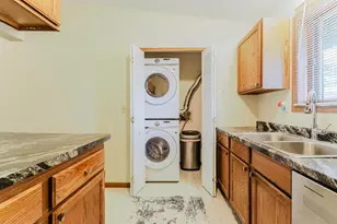 280 N Campbell Rd, Oshkosh, WI 54902 - Photo 7