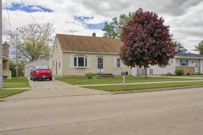 921 W Weiland Avenue, Appleton, WI 54914 - Photo 1
