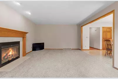 2055 Lynn Drive, Neenah, WI 54956 - Photo 9