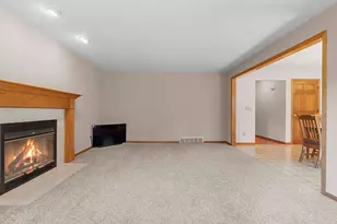 2055 Lynn Dr, Neenah, WI 54956 - Photo 9