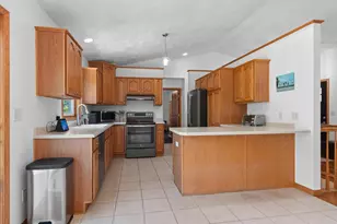 W6034 Paige Way, Appleton, WI 54915 - Photo 7