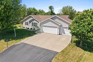 W6034 Paige Way, Appleton, WI 54915 - Photo 3