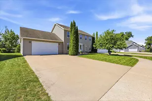 755 Weatherstone Dr, Oshkosh, WI 54901 - Photo 1