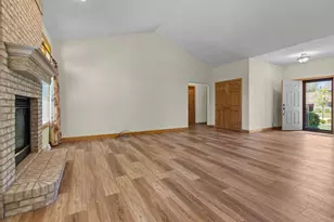 W5875 Sweet Clover Dr, Appleton, WI 54915 - Photo 7