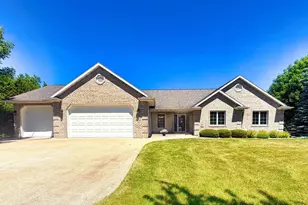 74 Stonefield Ct, Oshkosh, WI 54902 - Photo 1