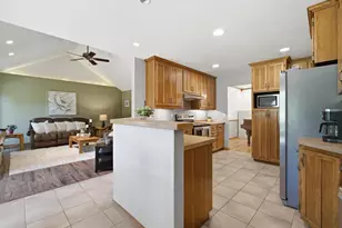 1735 Orange Blossom Dr, Green Bay, WI 54313 - Photo 5