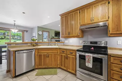 1735 Orange Blossom Drive, Green Bay, WI 54313 - Photo 7
