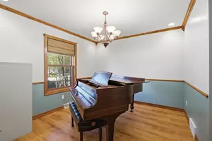 1735 Orange Blossom Dr, Green Bay, WI 54313 - Photo 9