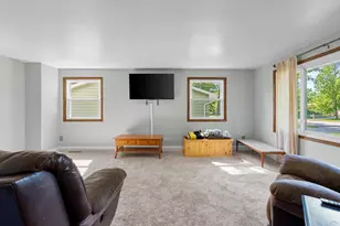 2049 Shamrock Ln, Green Bay, WI 54301 - Photo 11