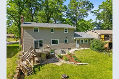 2049 Shamrock Lane, Green Bay, WI 54301 - Photo 9