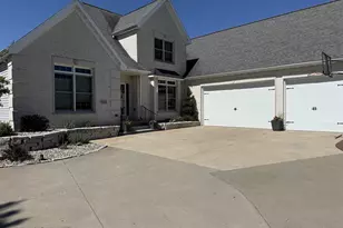 4447 Harbor Village Dr, Omro, WI 54963 - Photo 9