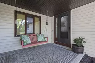 1731 Oakridge Ct, Menasha, WI 54952 - Photo 5