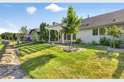 238 Lake Pointe Drive, Oshkosh, WI 54904 - Photo 7