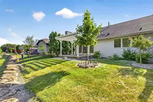 238 Lake Pointe Dr, Oshkosh, WI 54904 - Photo 7