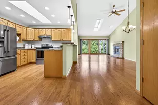 238 Lake Pointe Dr, Oshkosh, WI 54904 - Photo 21