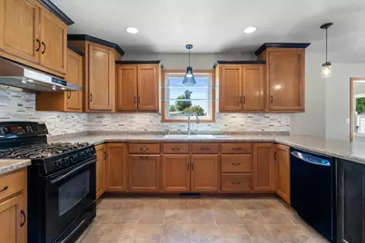 3336 Star Creek Court, Green Bay, WI 54311 - Photo 9