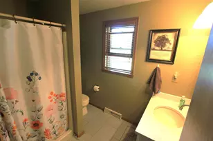 2933 Sunray Ln, Green Bay, WI 54313 - Photo 9