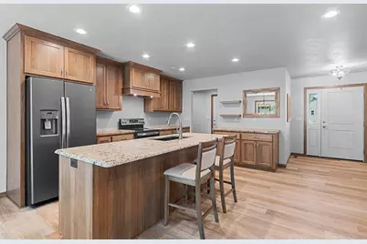 2731 Crestwood Springs Court, Green Bay, WI 54304 - Photo 7