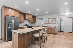 2731 Crestwood Springs Ct, Green Bay, WI 54304 - Photo 7