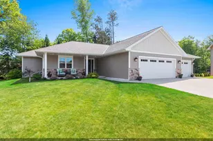 2731 Crestwood Springs Ct, Green Bay, WI 54304 - Photo 1