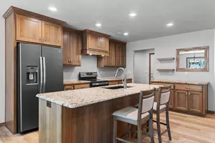 2731 Crestwood Springs Ct, Green Bay, WI 54304 - Photo 3