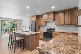 2731 Crestwood Springs Ct, Green Bay, WI 54304 - Photo 13