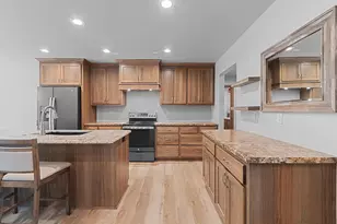 2731 Crestwood Springs Ct, Green Bay, WI 54304 - Photo 5