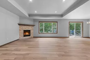 2731 Crestwood Springs Ct, Green Bay, WI 54304 - Photo 5