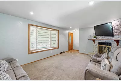 2430 Heather Road, Green Bay, WI 54311 - Photo 5